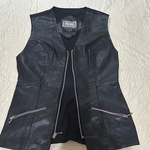Elegant Black Leather Vest with Zipper Details